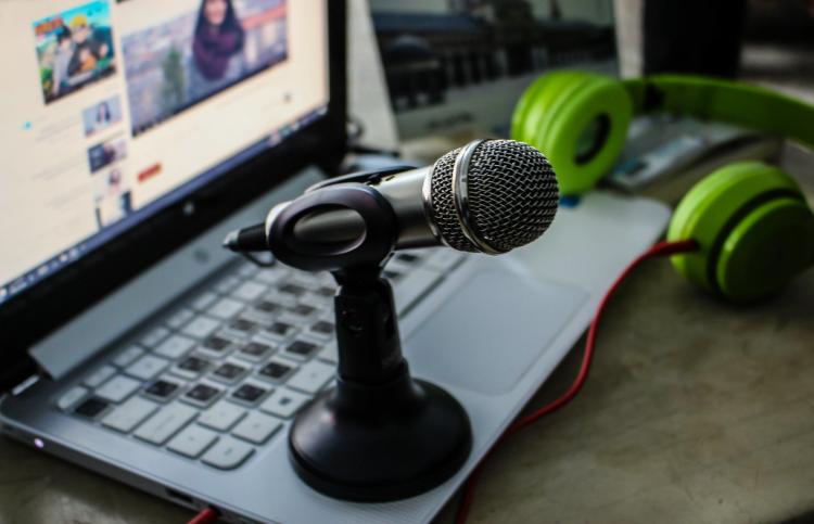 Microphone on laptop